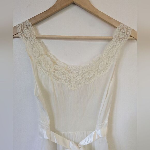 Vintage 1950s 60s Vanity Fair Elegant Cream Lace Slip Nightgown S Small 32 - Picture 4 of 12